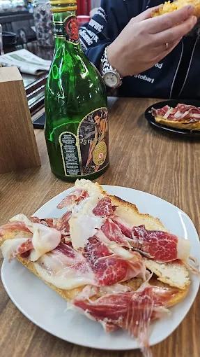 La Chispa Casa De Comidas montado jamón